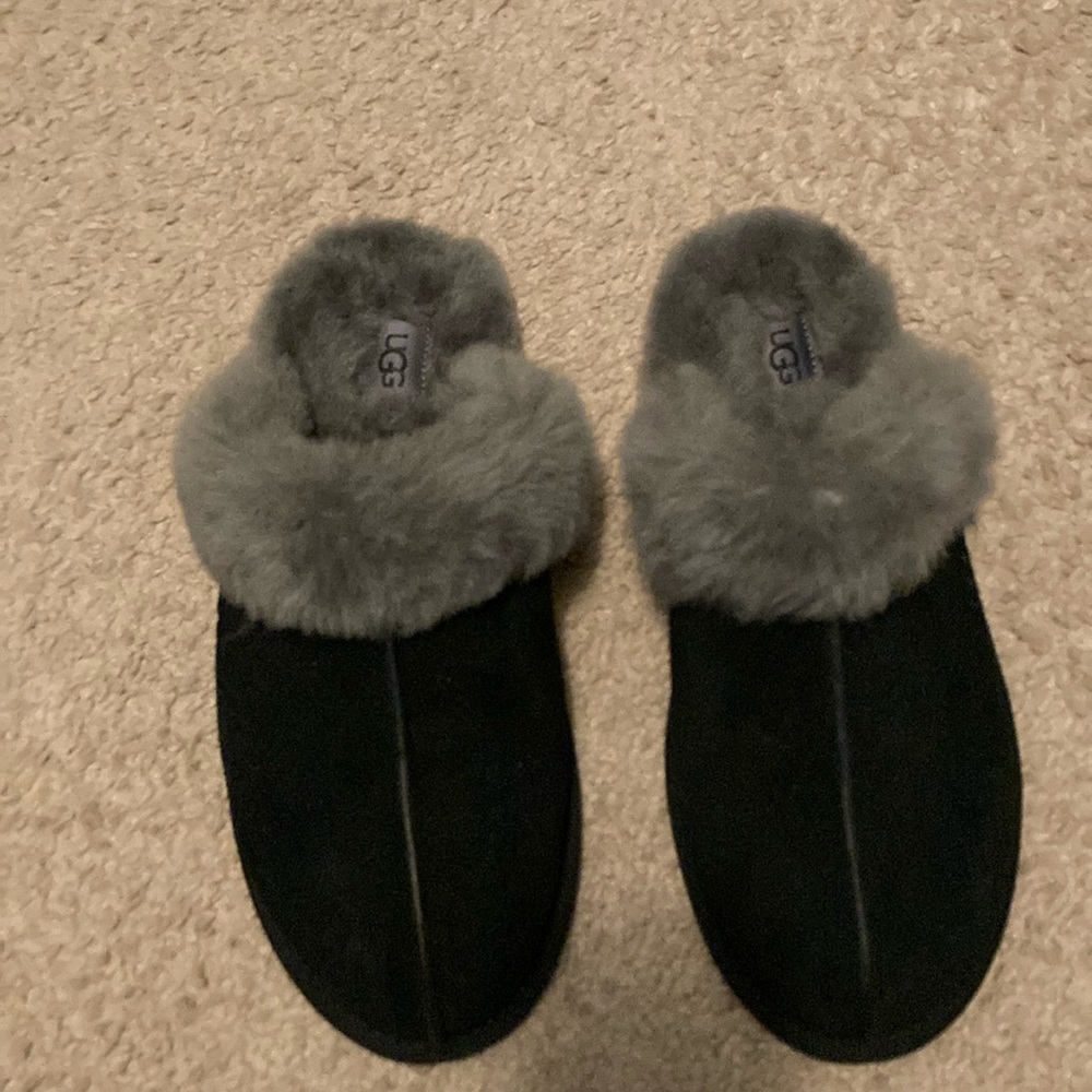 UGG Fuzzy Slippers, Black, Size 10